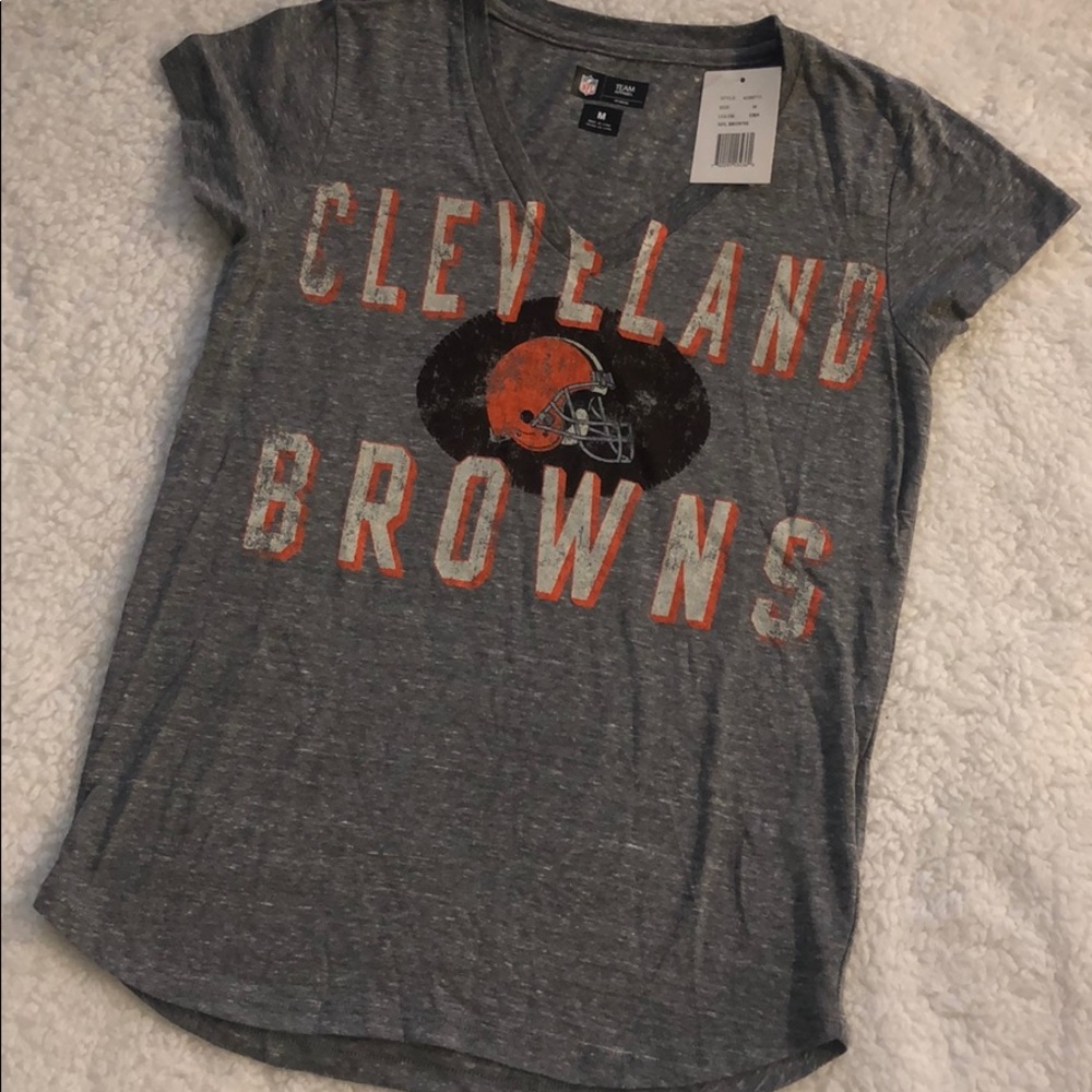 NWT Cleveland Browns V-neck Tee M 🏈